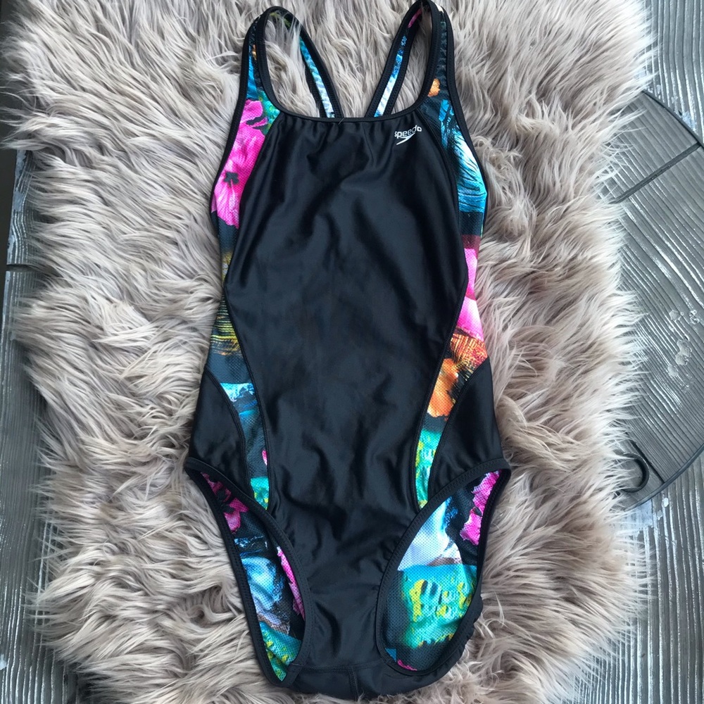 Speedo women size 10/36 reversible